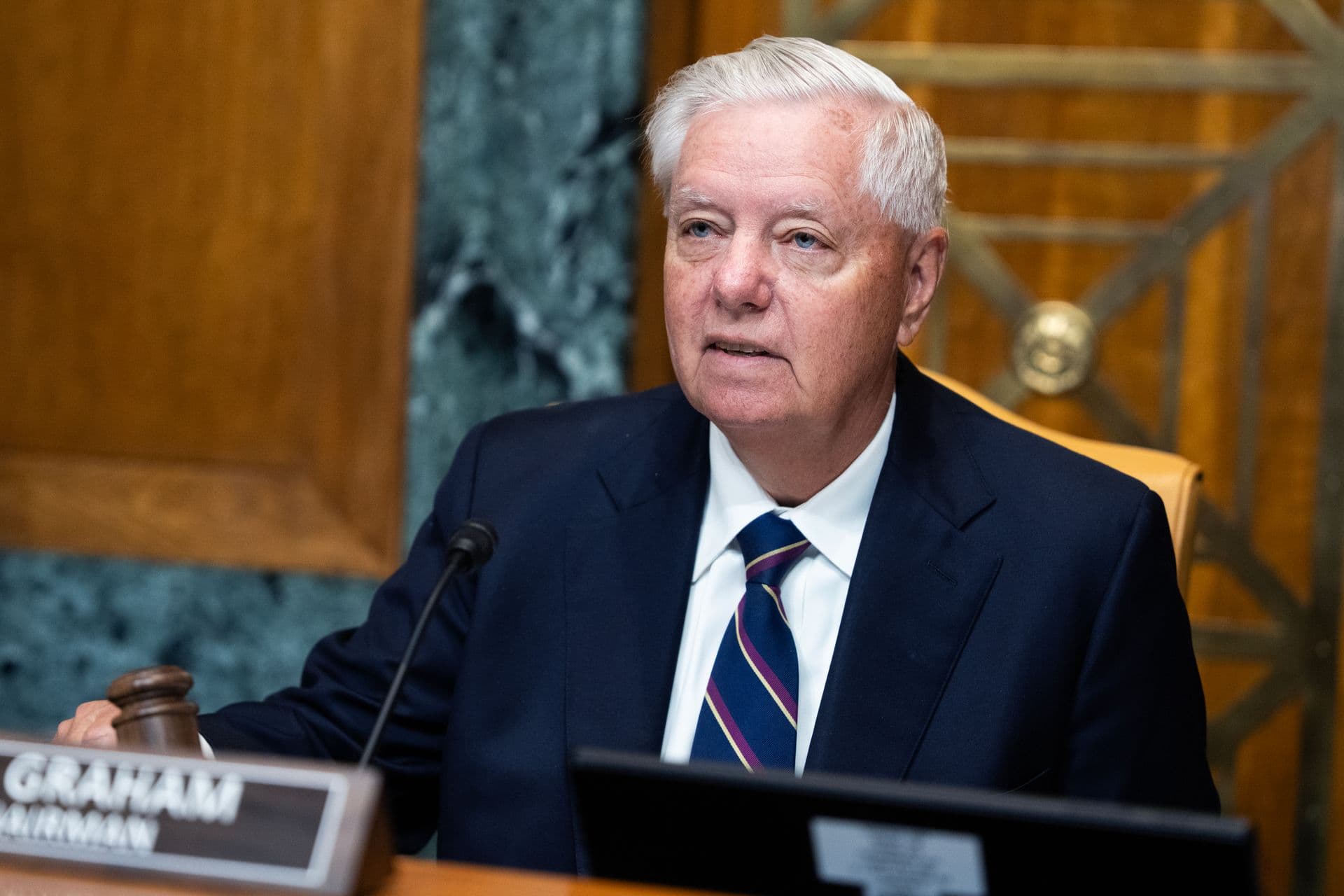 White House backs Senate bill to hit Russia with new sanctions
