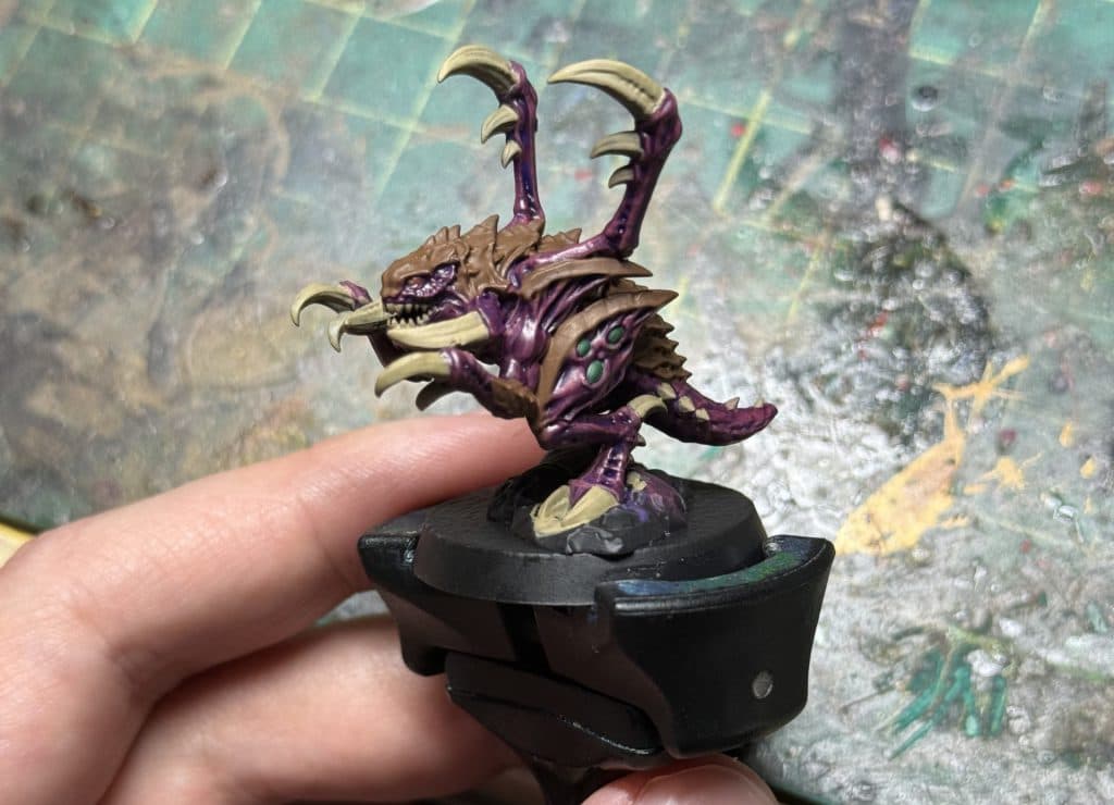 Swiftblade shows how to paint StarCraft Zerglings for the table