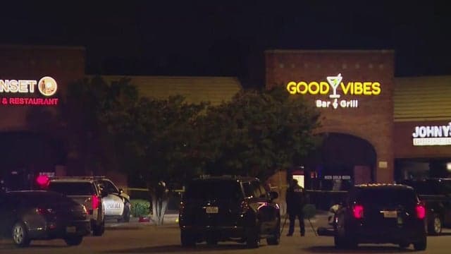 Knife attack at Richardson bar ends in officer-involved shooting, suspect dies