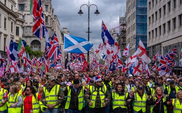 Tommy Robinson rally draws 60,000 in London, stirs nationalist fervor