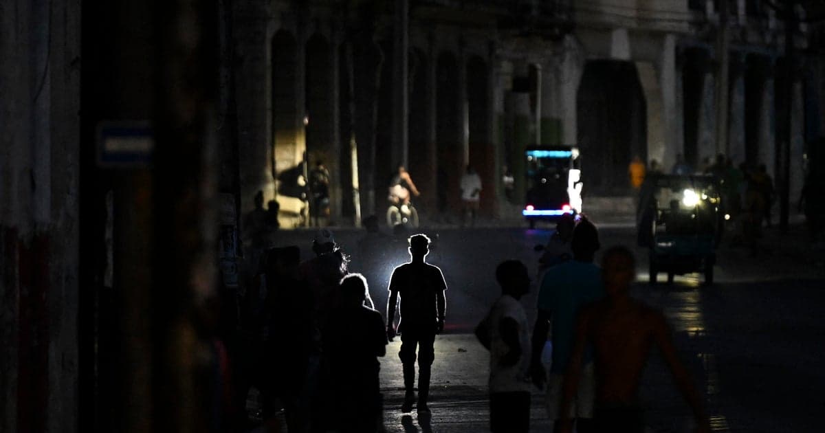 Cuba weighs US $100 million aid offer amid grid collapse