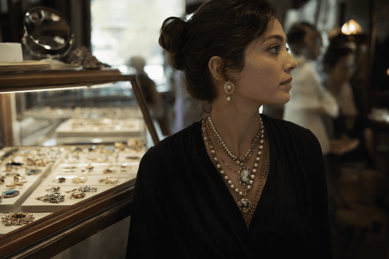 Vintage Jewelry Surges as Collected, Statement Styles Take Center Stage