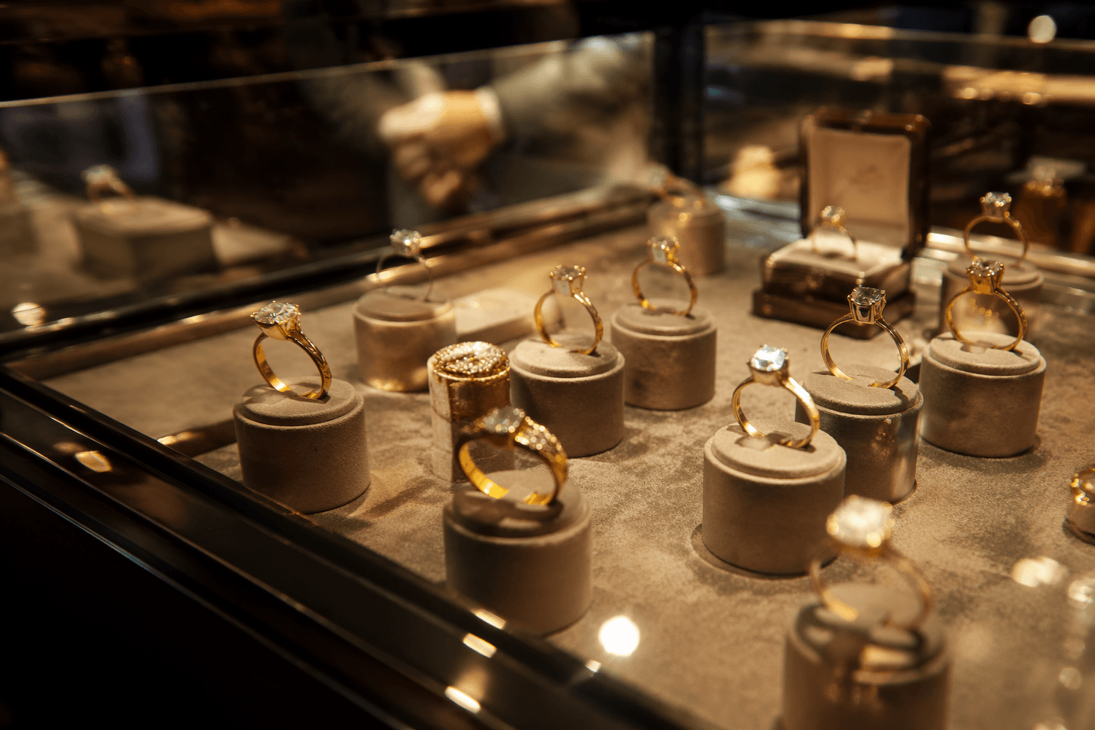 Gold Takes Center Stage as Collectible Engagement Rings Gain Favor