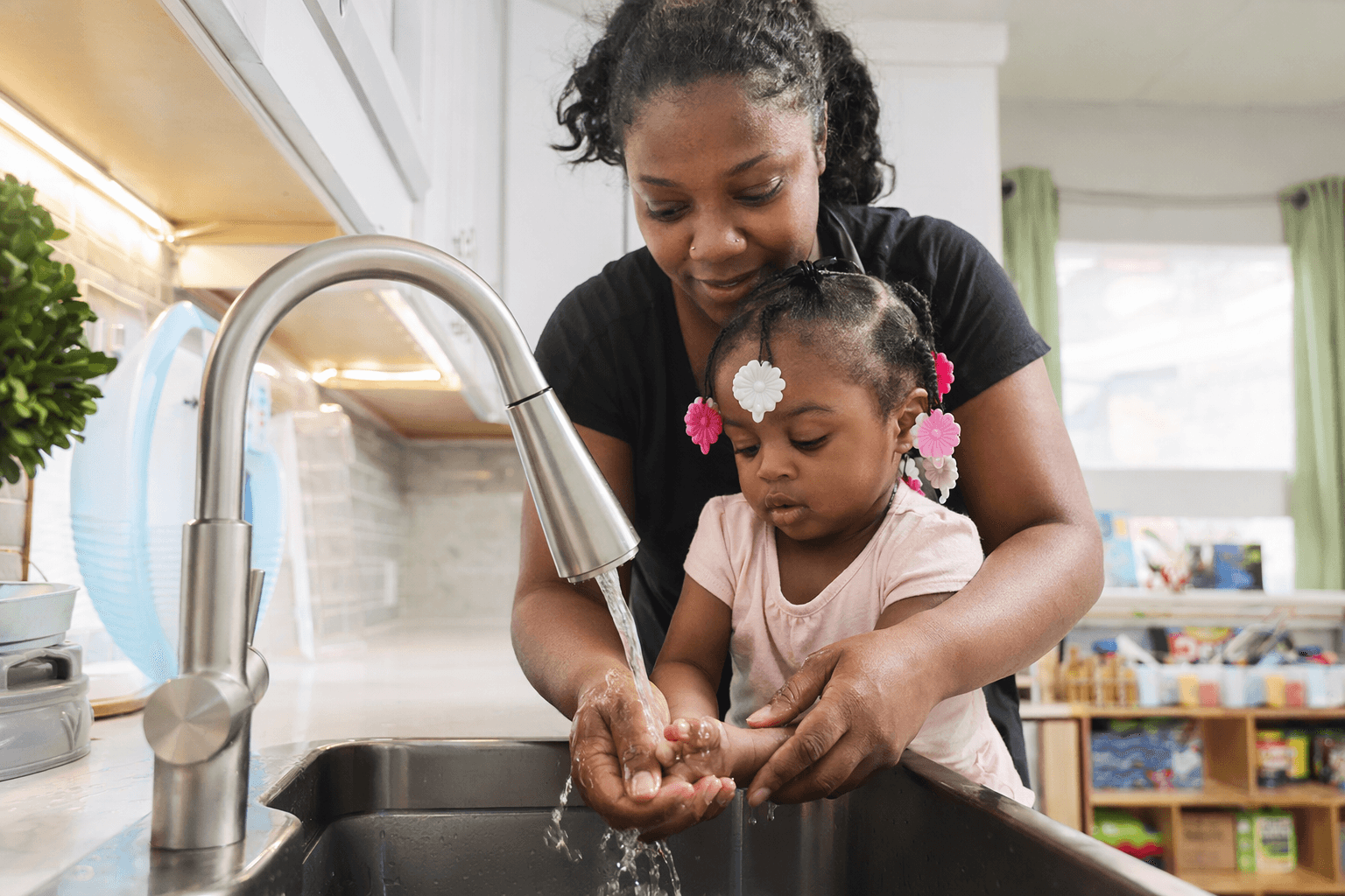 Company donates 250 filtered faucets to Syracuse childcare centers