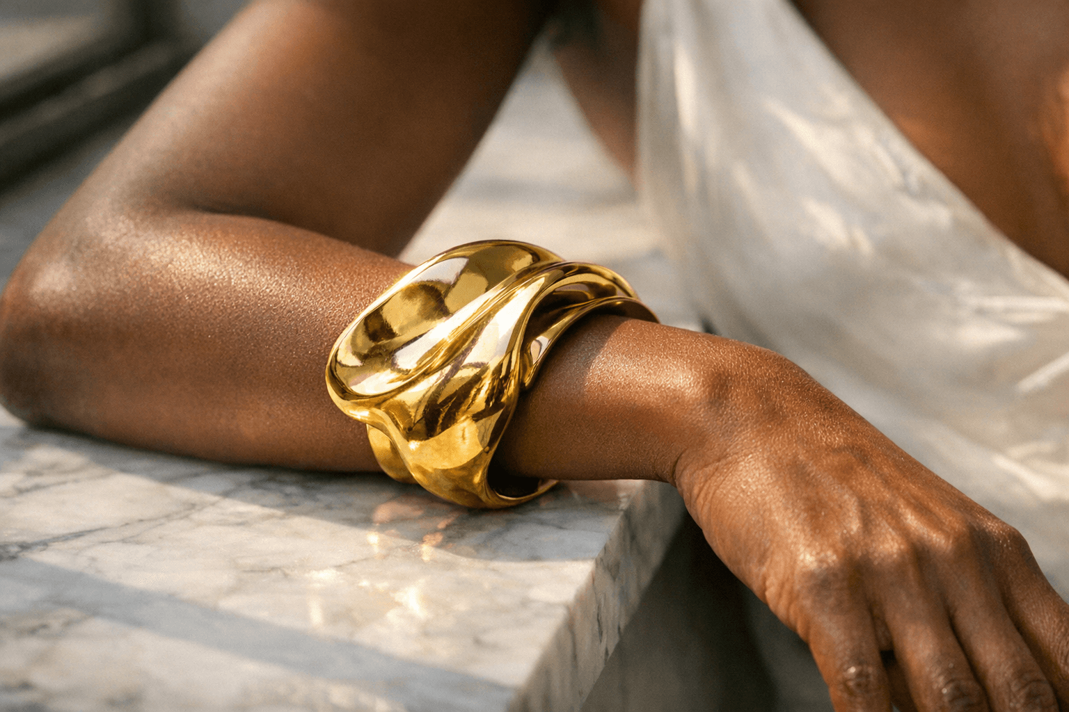 Bold Sculptural Gold: The Defining Statement