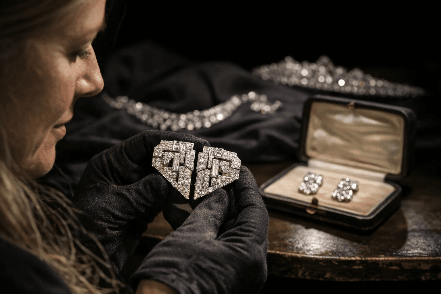 Noonans Mayfair to Offer Lady Wardington Convertible Jewels Including Diamond-Clip Brooch