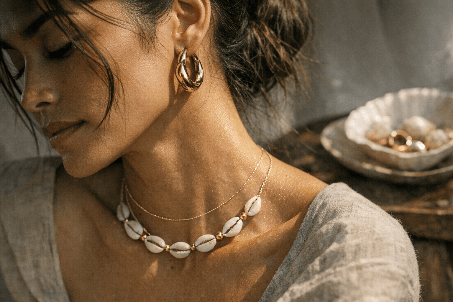 Minimalist Jewelry Trends 2026: Micro-Chains, Shell Necklaces, Sculptural Hoops