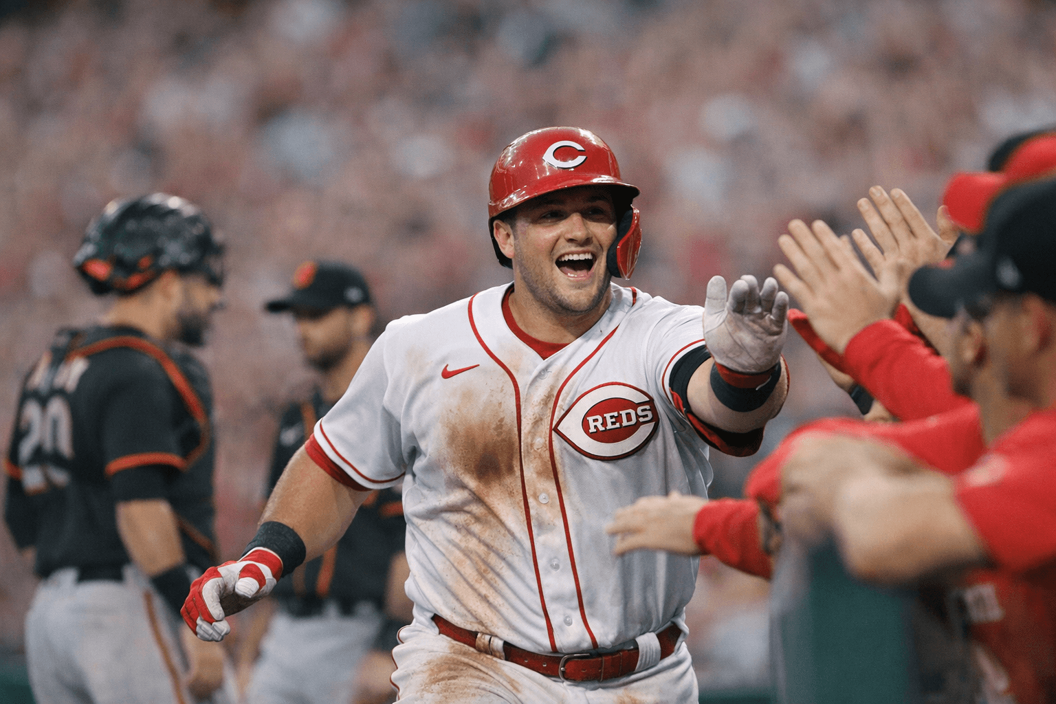 Reds pound Giants 8-3 as Sal Stewart drives in six runs