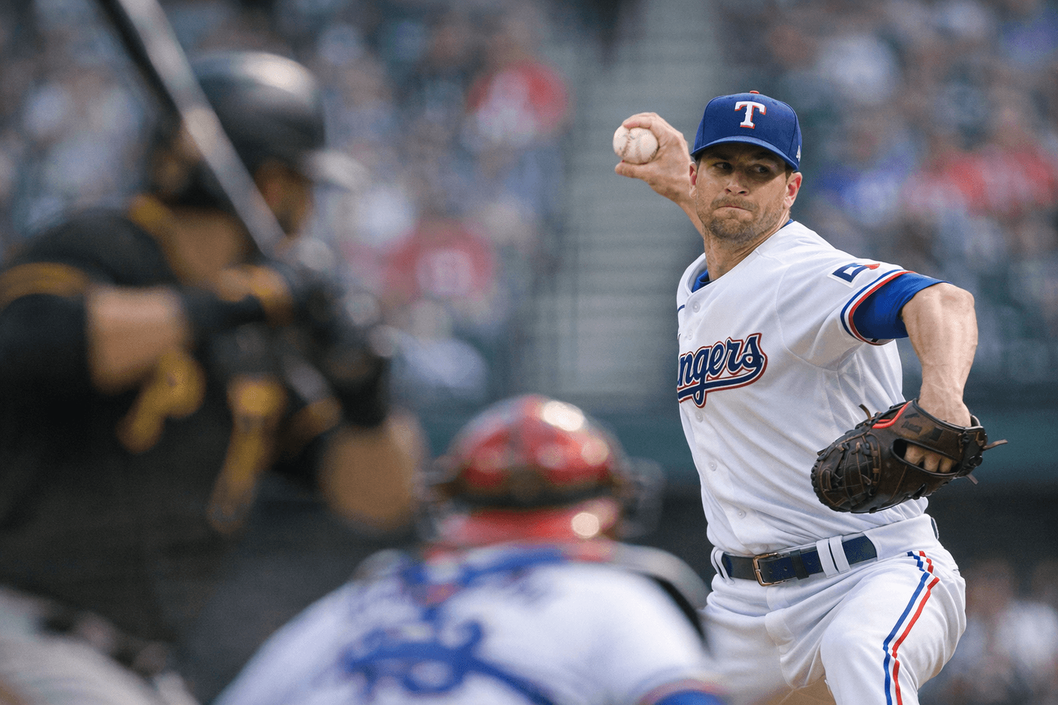 deGrom leads Rangers past Pirates, 6-1 in Arlington