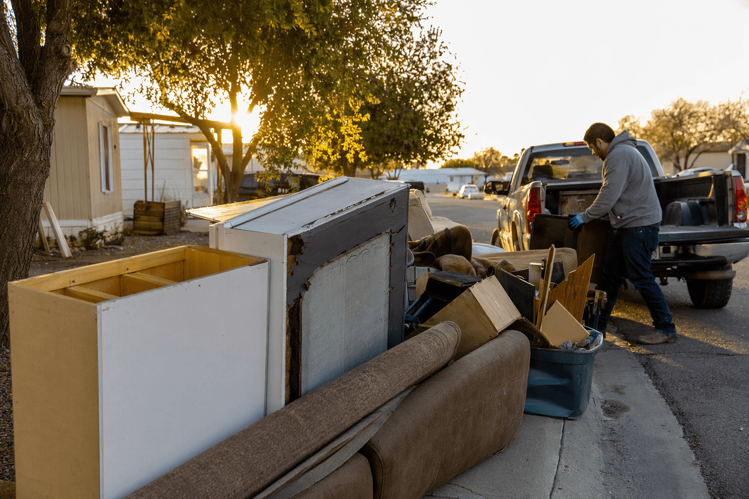 Los Lunas newsletter highlights races, holidays and free trash pickups