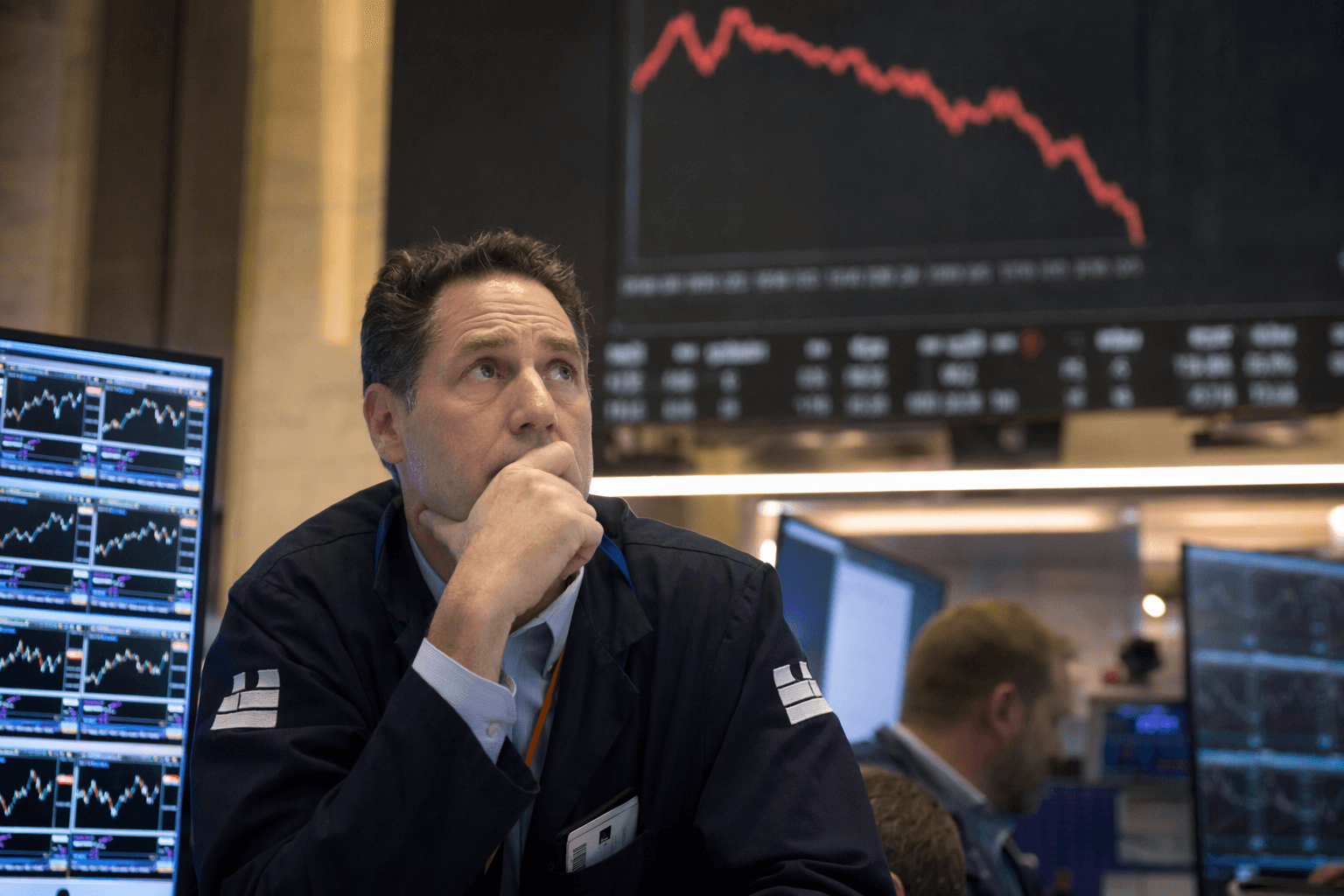 European shares slip as war fears, central bank meetings loom