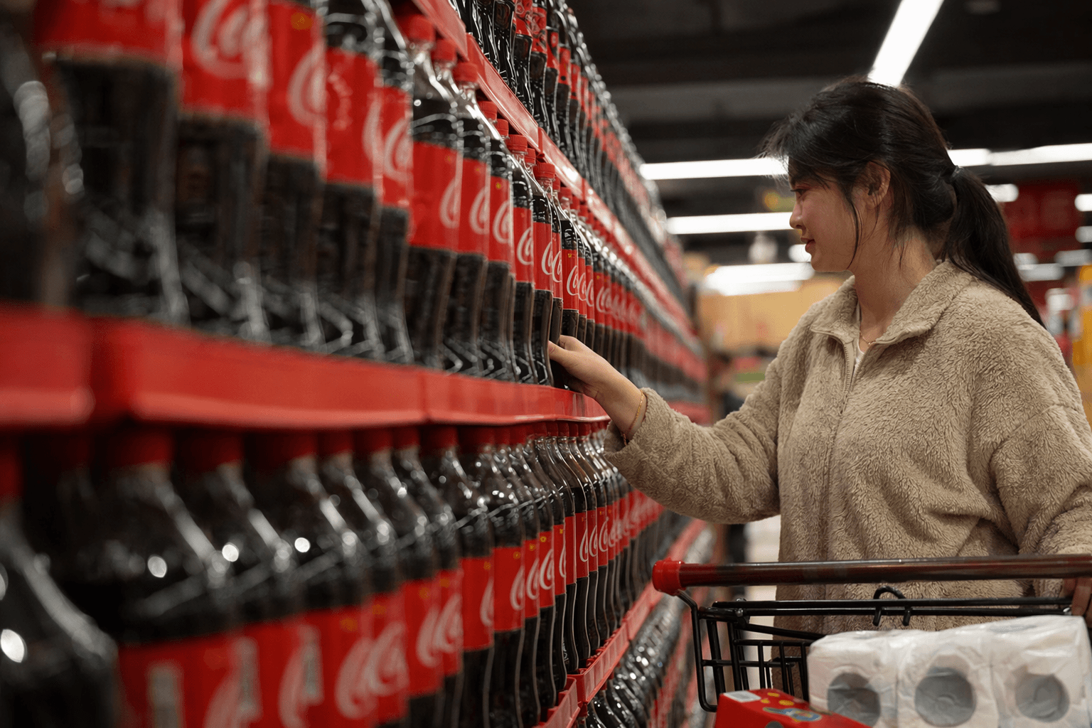 Coca-Cola lifts profit forecast as demand stays resilient in first quarter