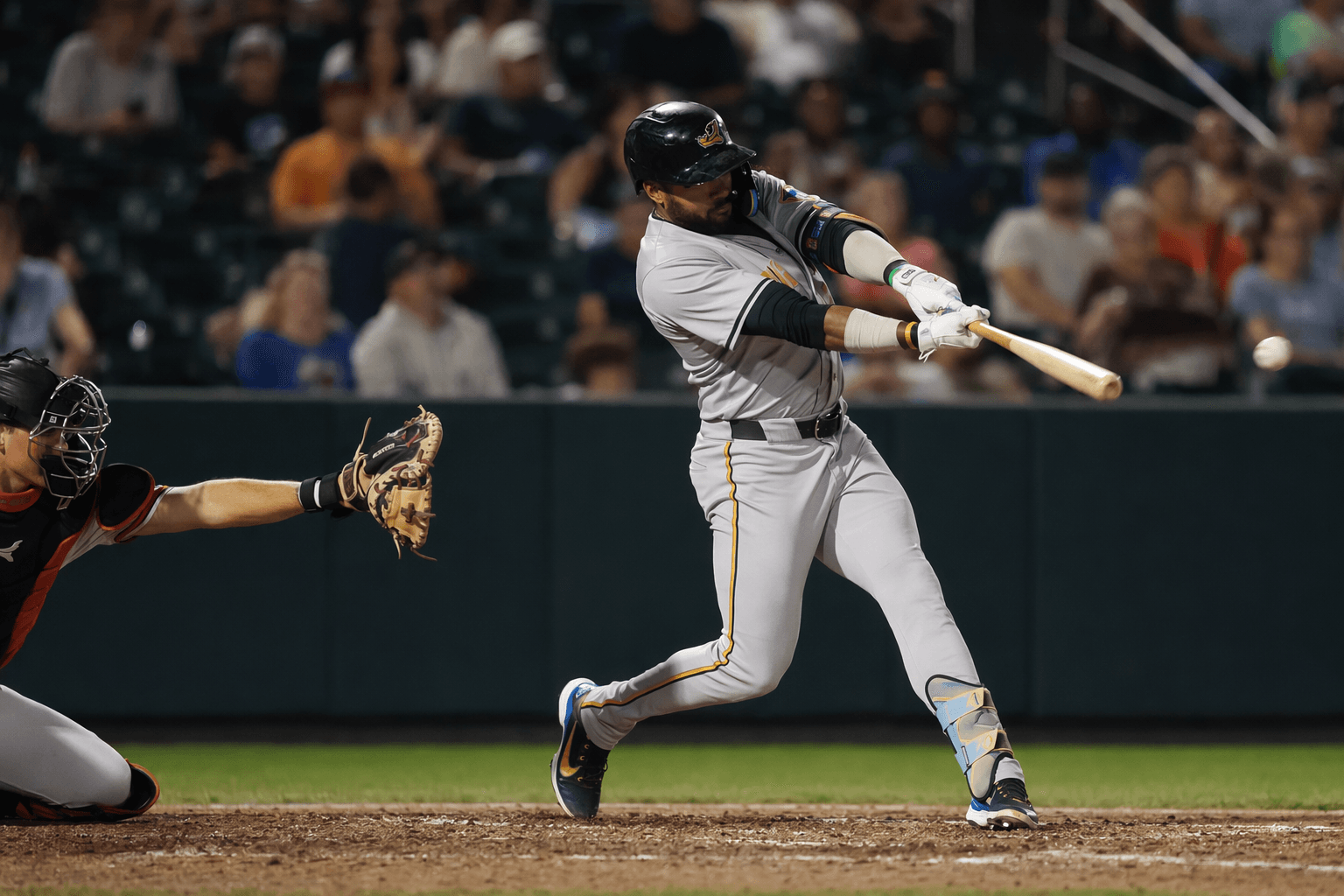 RubberDucks rally from four down, outlast Baysox 10-5 to split series