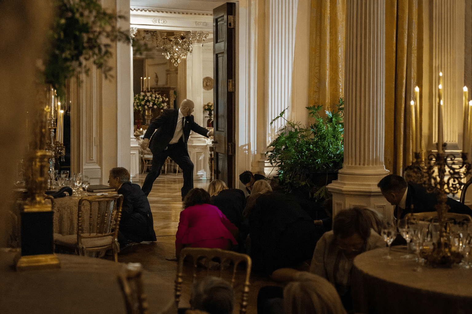 Witness says ballroom doors were open when gunman rushed White House dinner