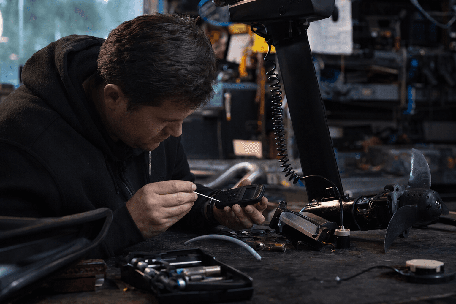 Foil Drive V3 remote debate shows riders want better control