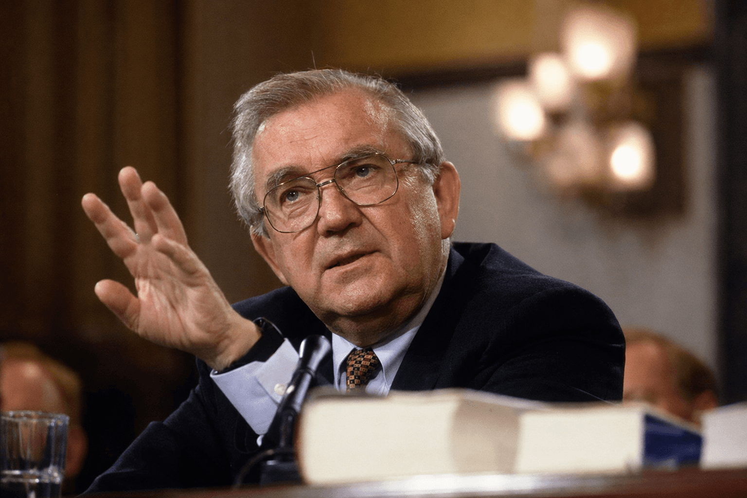 Donald Riegle Jr., former Michigan senator and banking reformer, dies at 88