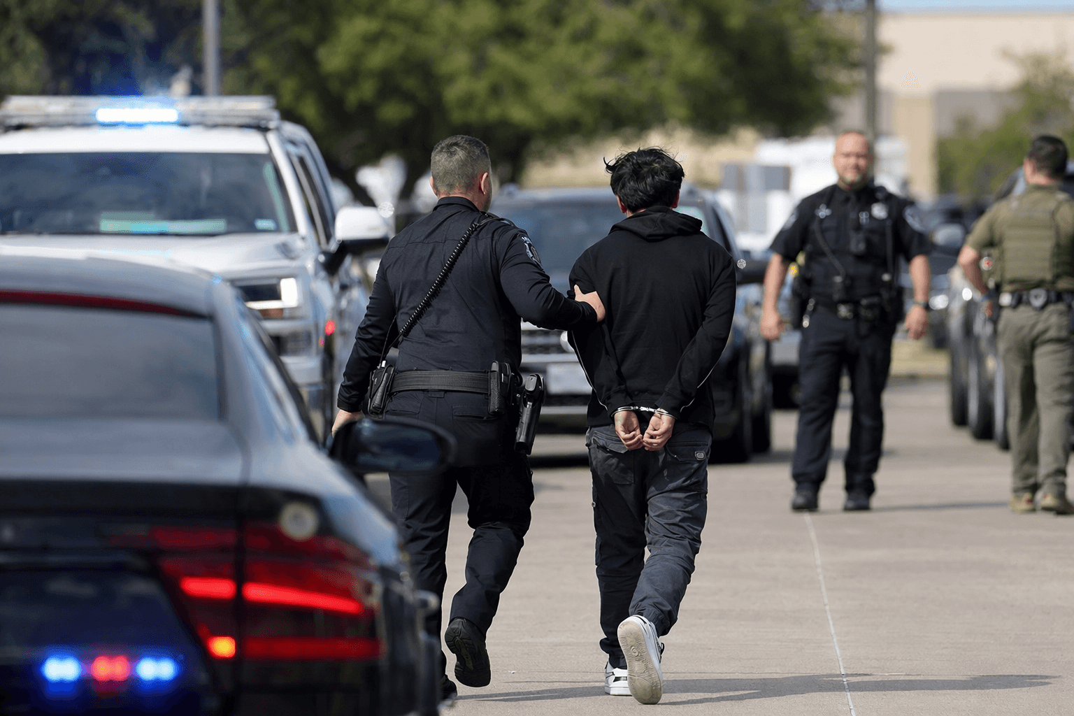 Intruder triggers brief lockdown at Cypress Woods High School in Harris County