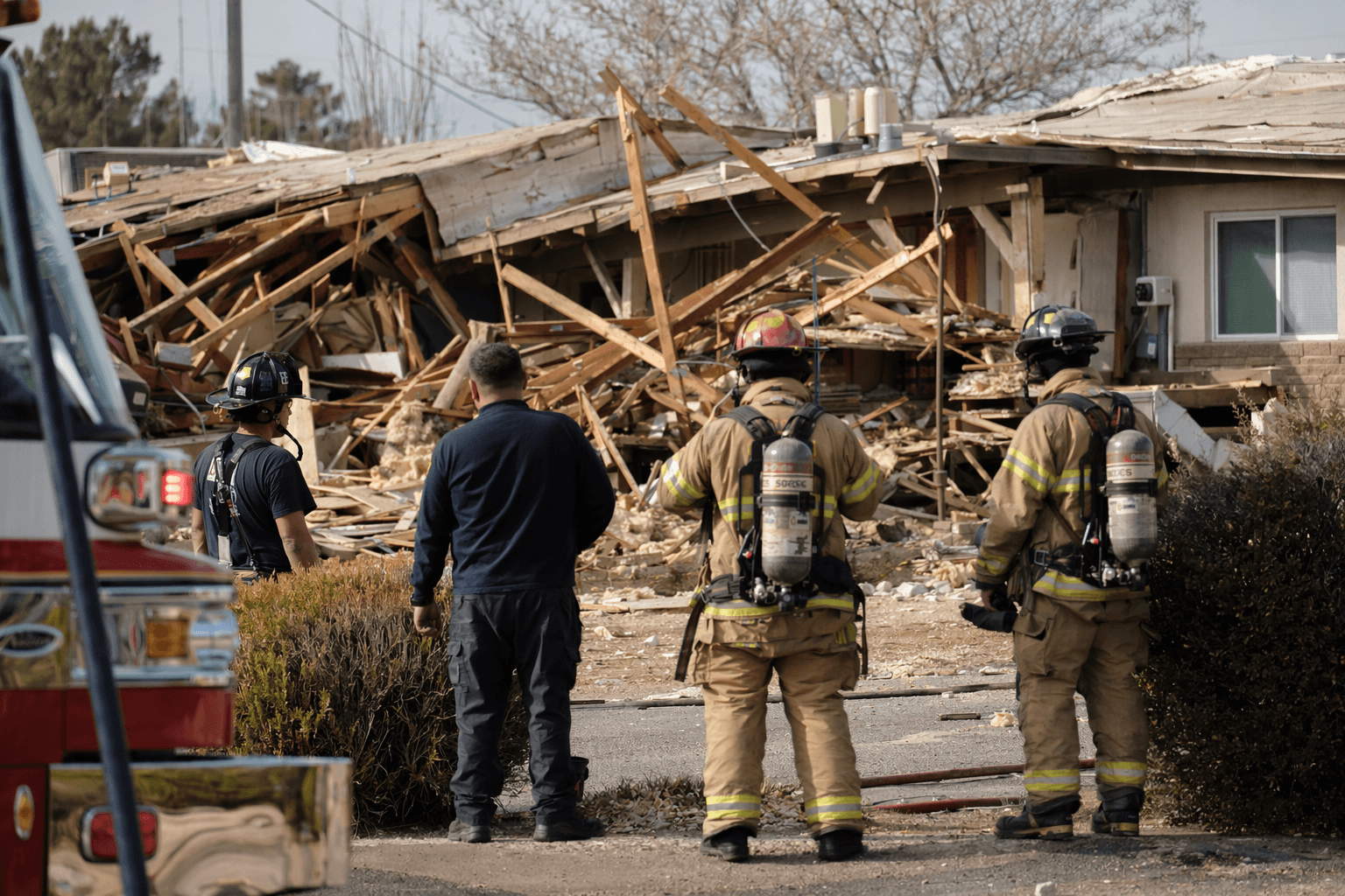 Gas explosion collapses Gallup house roof, injures worker