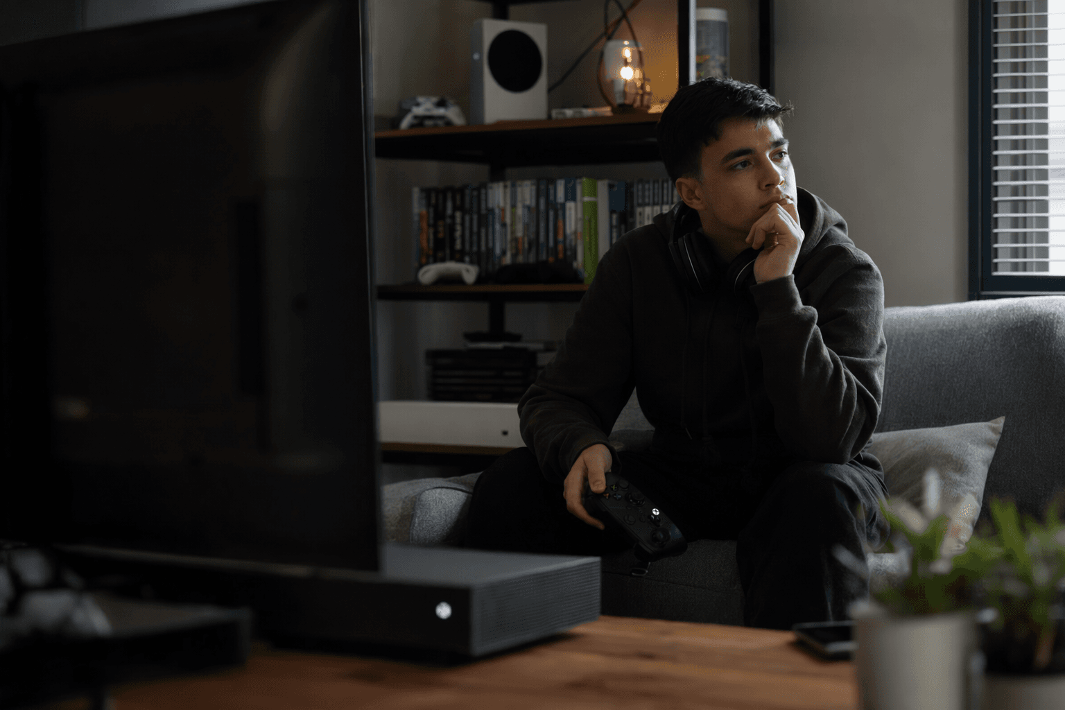 Microsoft gaming revenue falls 7% as Xbox rebrands and hardware slides 33%