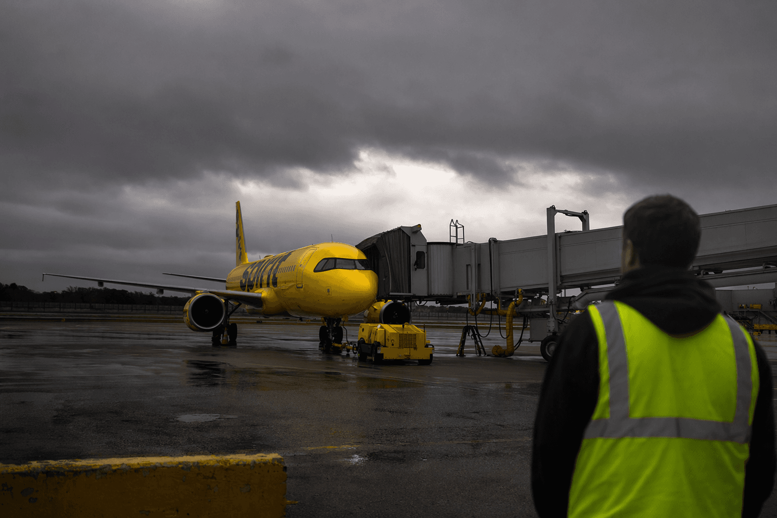 Spirit Airlines nears crisis as bailout talks continue, cash runs low