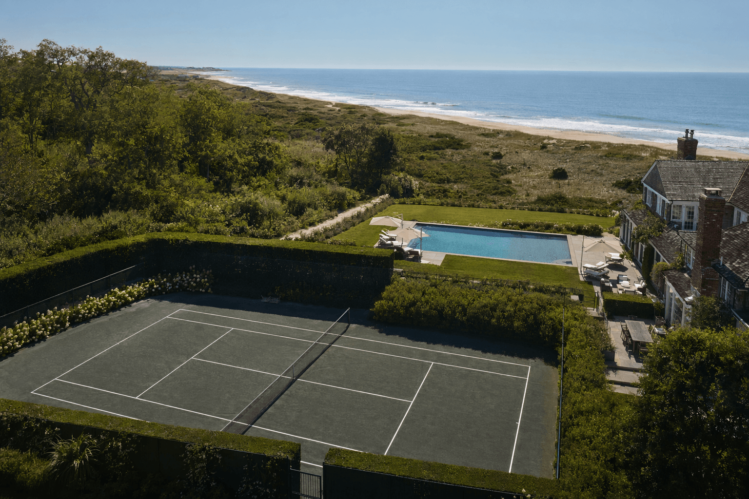 Water Mill rental courts tennis fans with pool, beach access