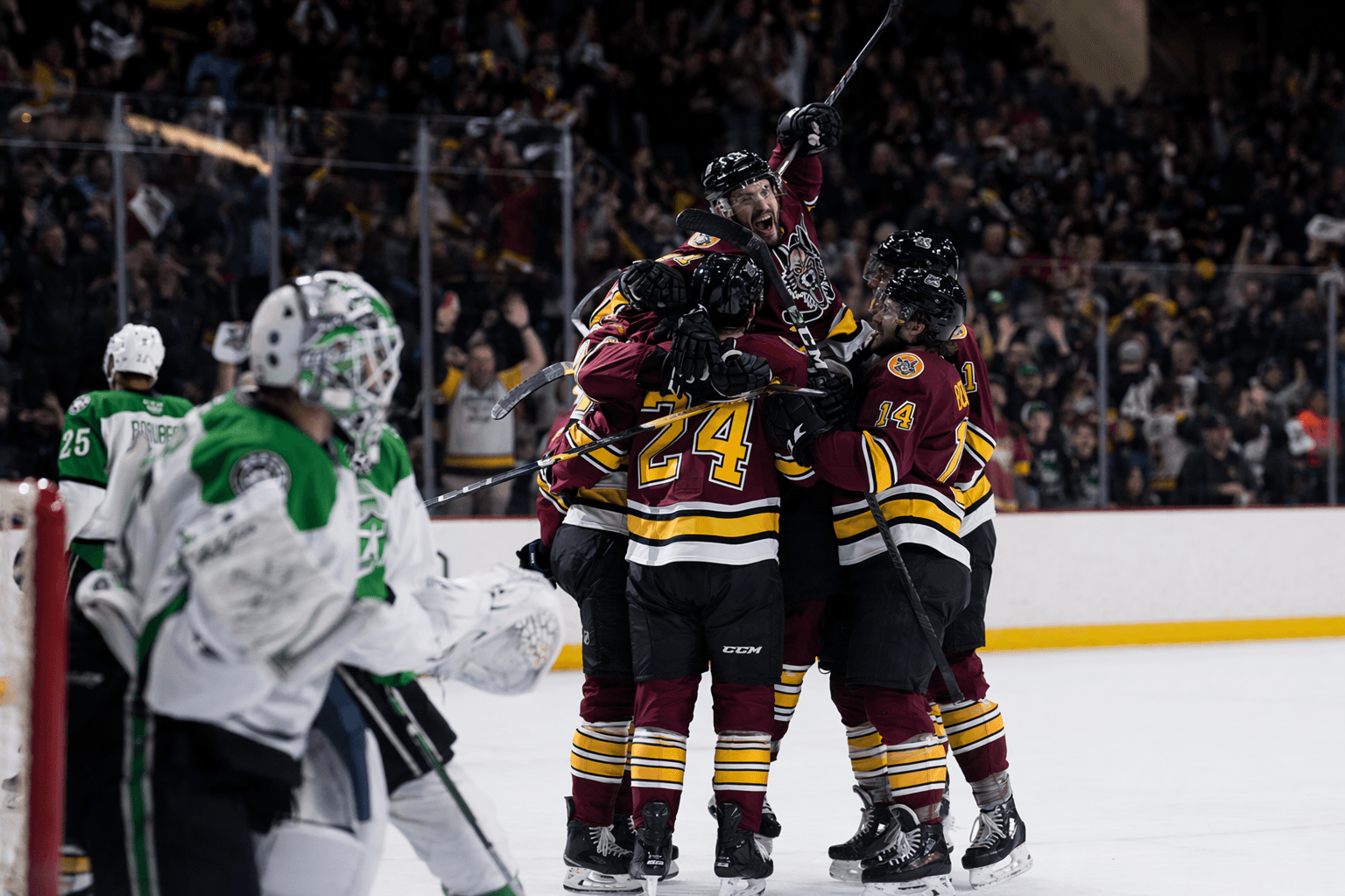 Fensore's overtime winner lifts Wolves over Stars, evens series 1-1