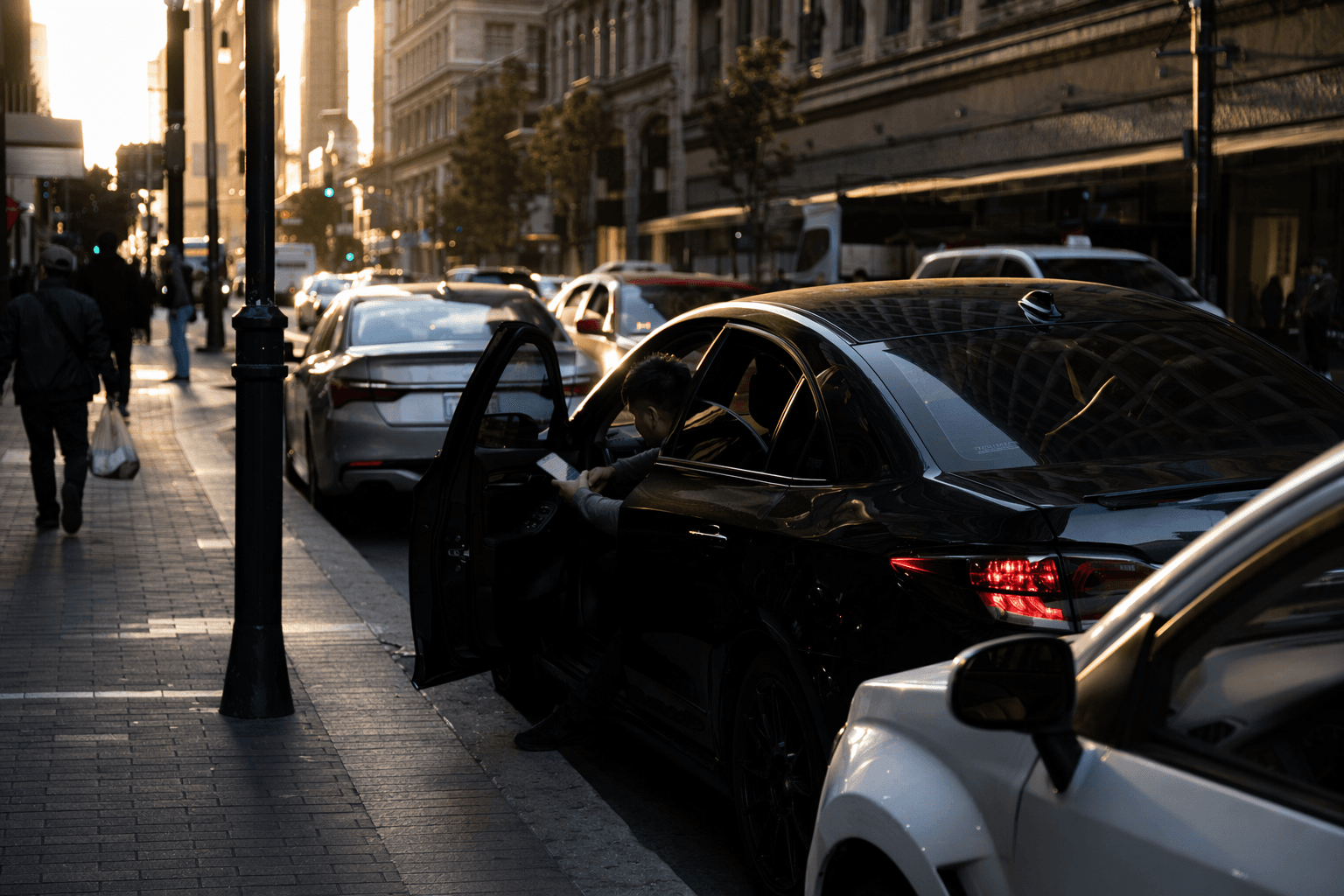 Illegal cars surge on Market Street after ride-hail policy change