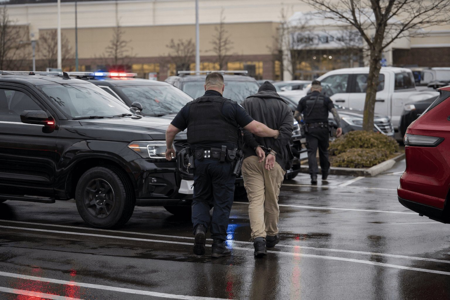 Eugene police arrest nine in retail theft sweep at Fred Meyer