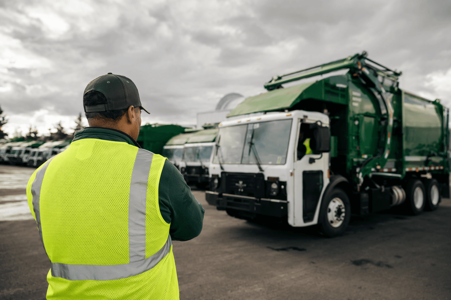 Waste Management opens Lincoln Park hauling site, adds jobs and cleaner fleet
