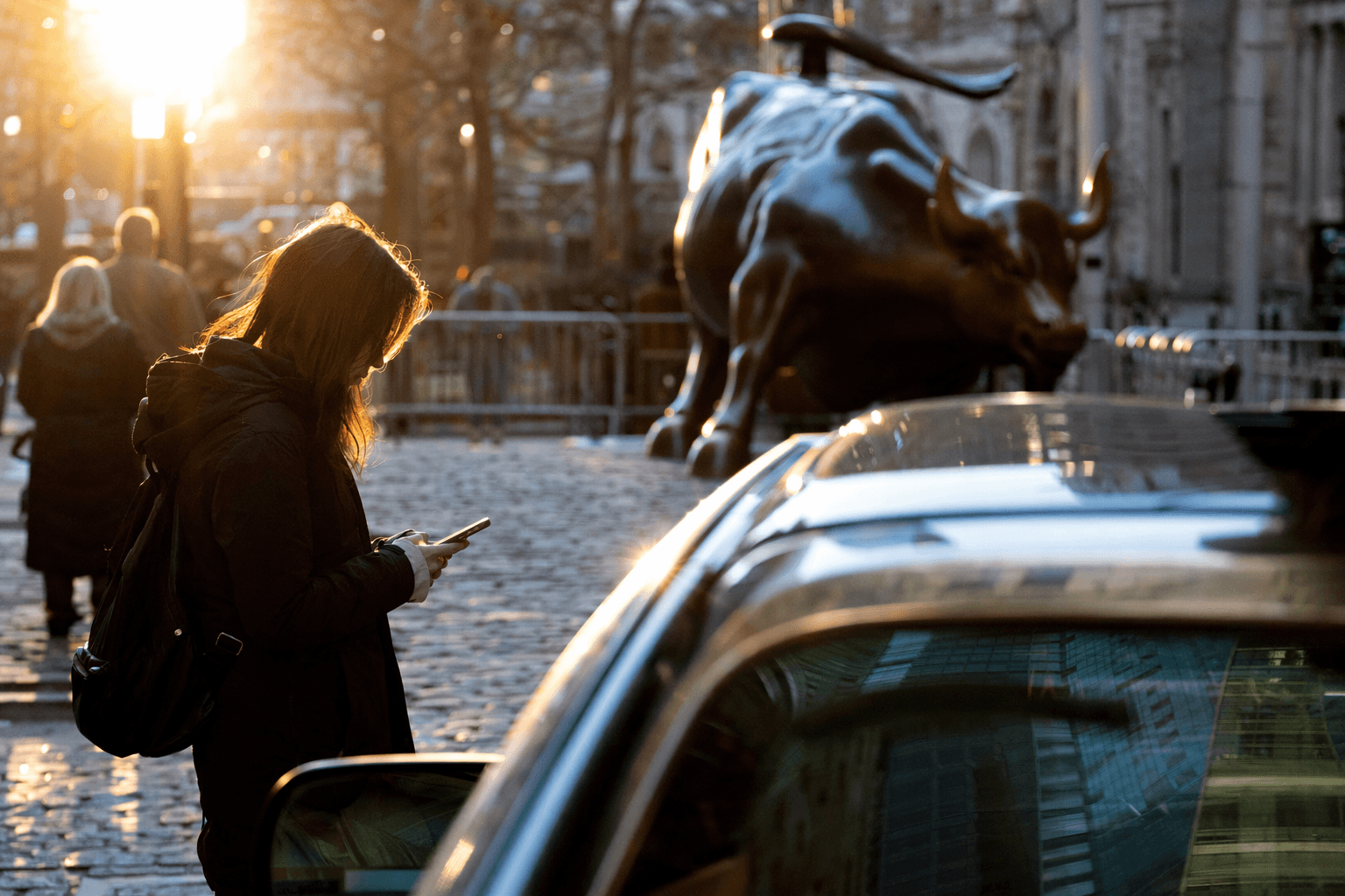 S&P 500 hits record as Apple rallies and oil prices fall