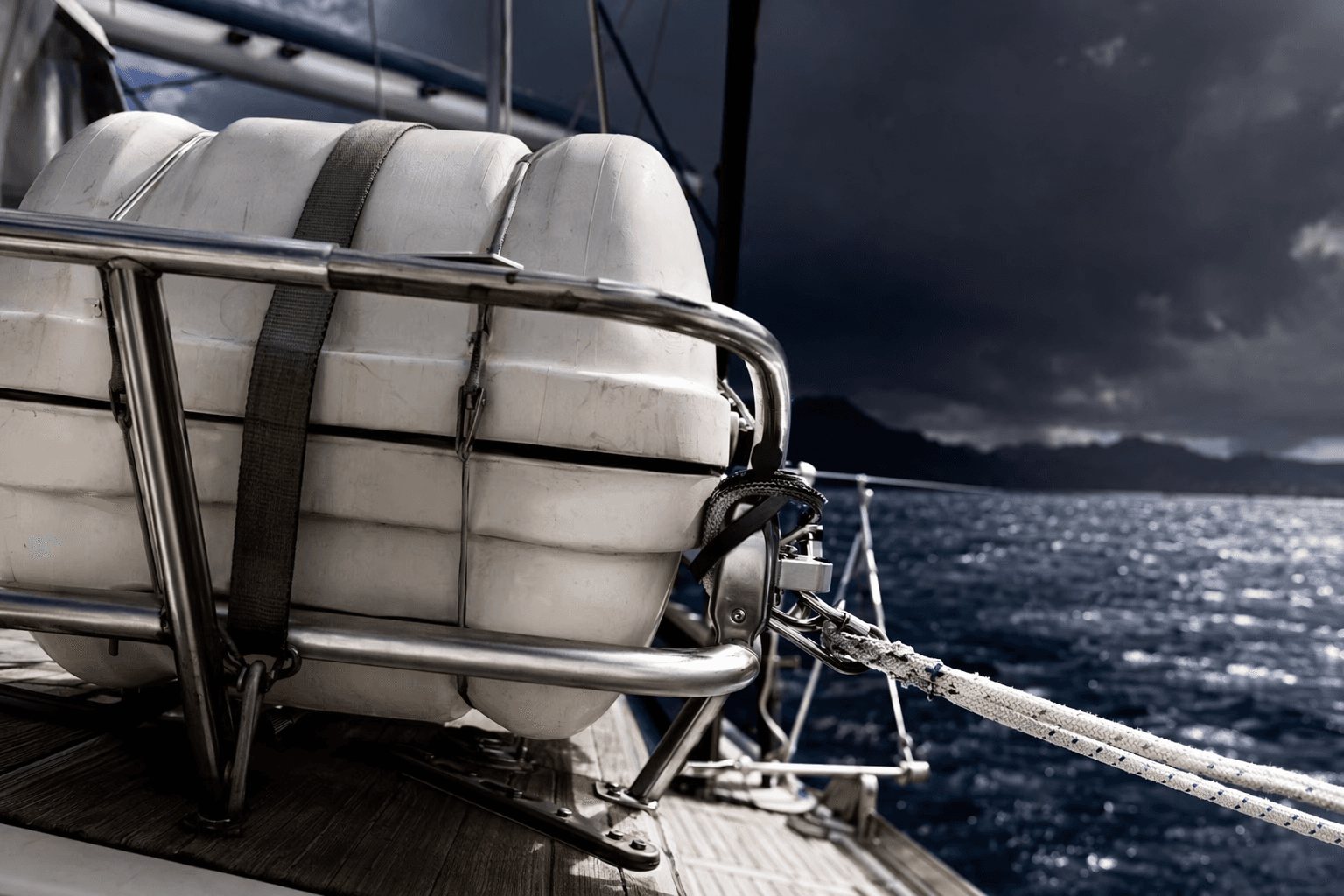 Life Raft Deployment Mistakes That Can Turn Safety Gear Deadly