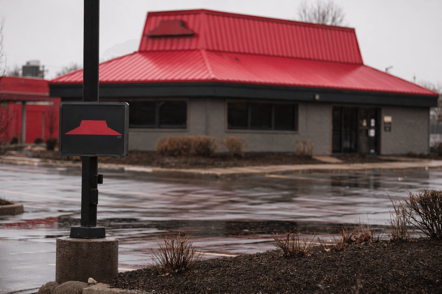 Independents decline as Pizza Hut faces tougher, consolidating market