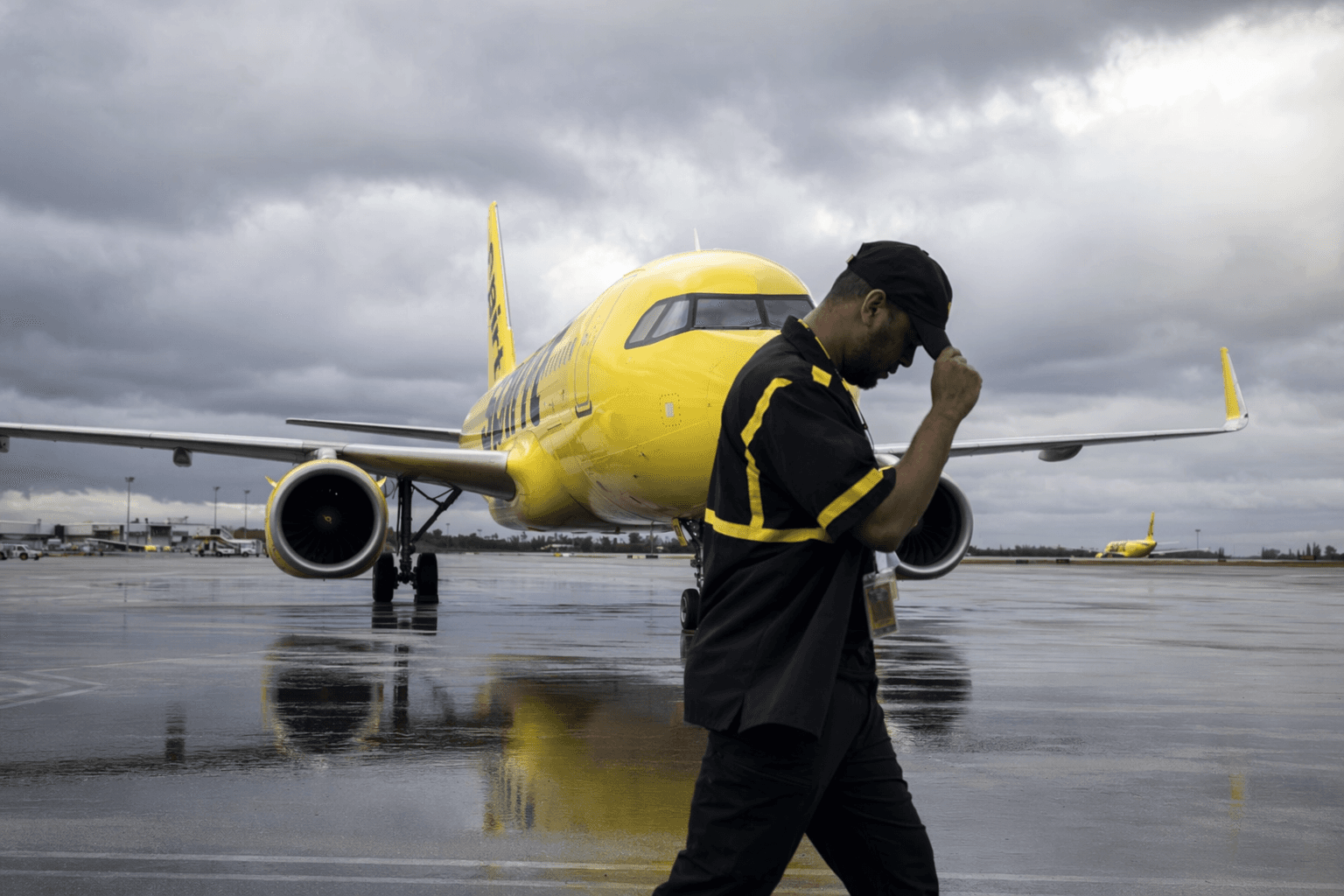 Spirit Airlines shuts down operations after rescue talks collapse