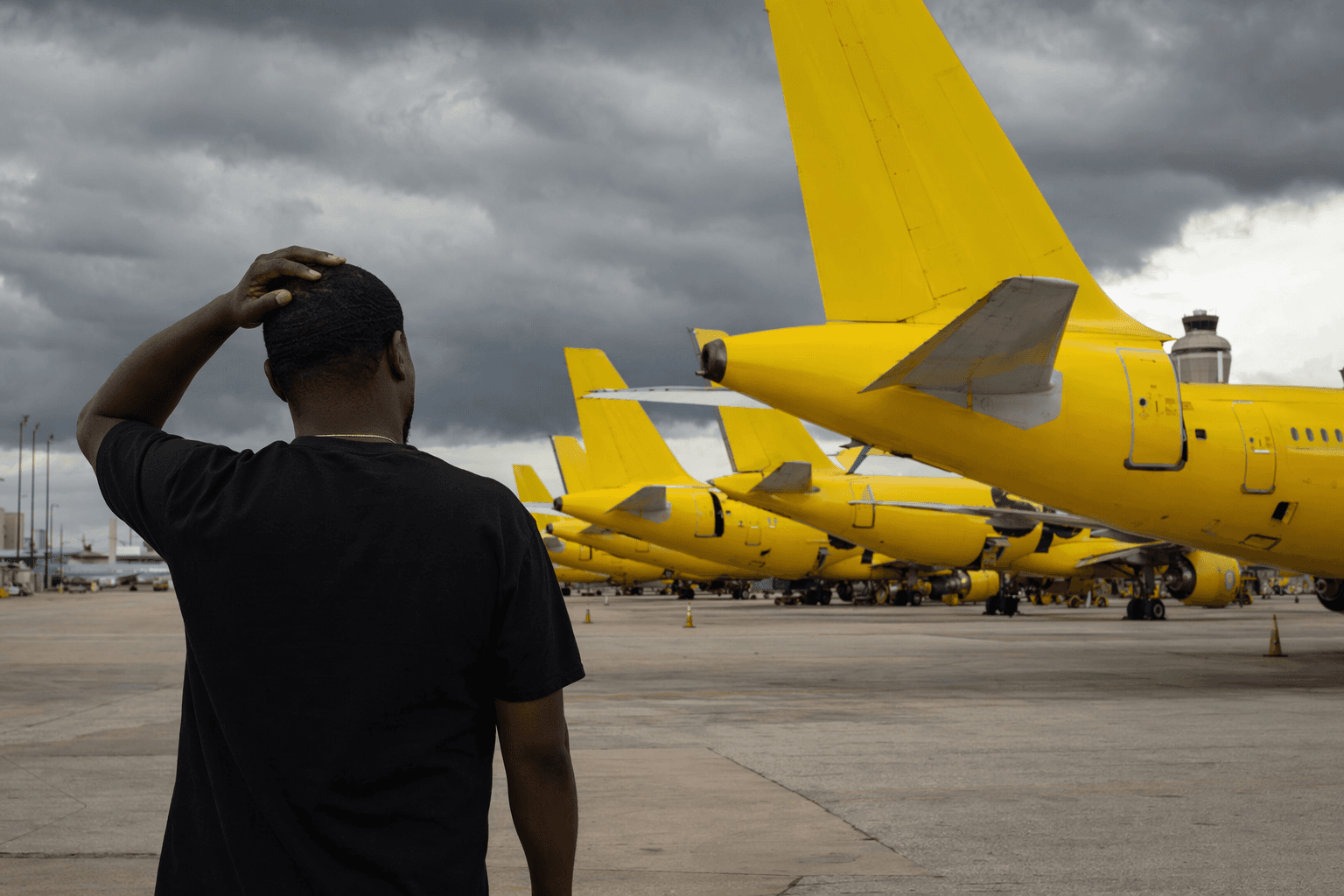 Spirit Airlines shuts down after bailout talks fail, ending 34 years of service