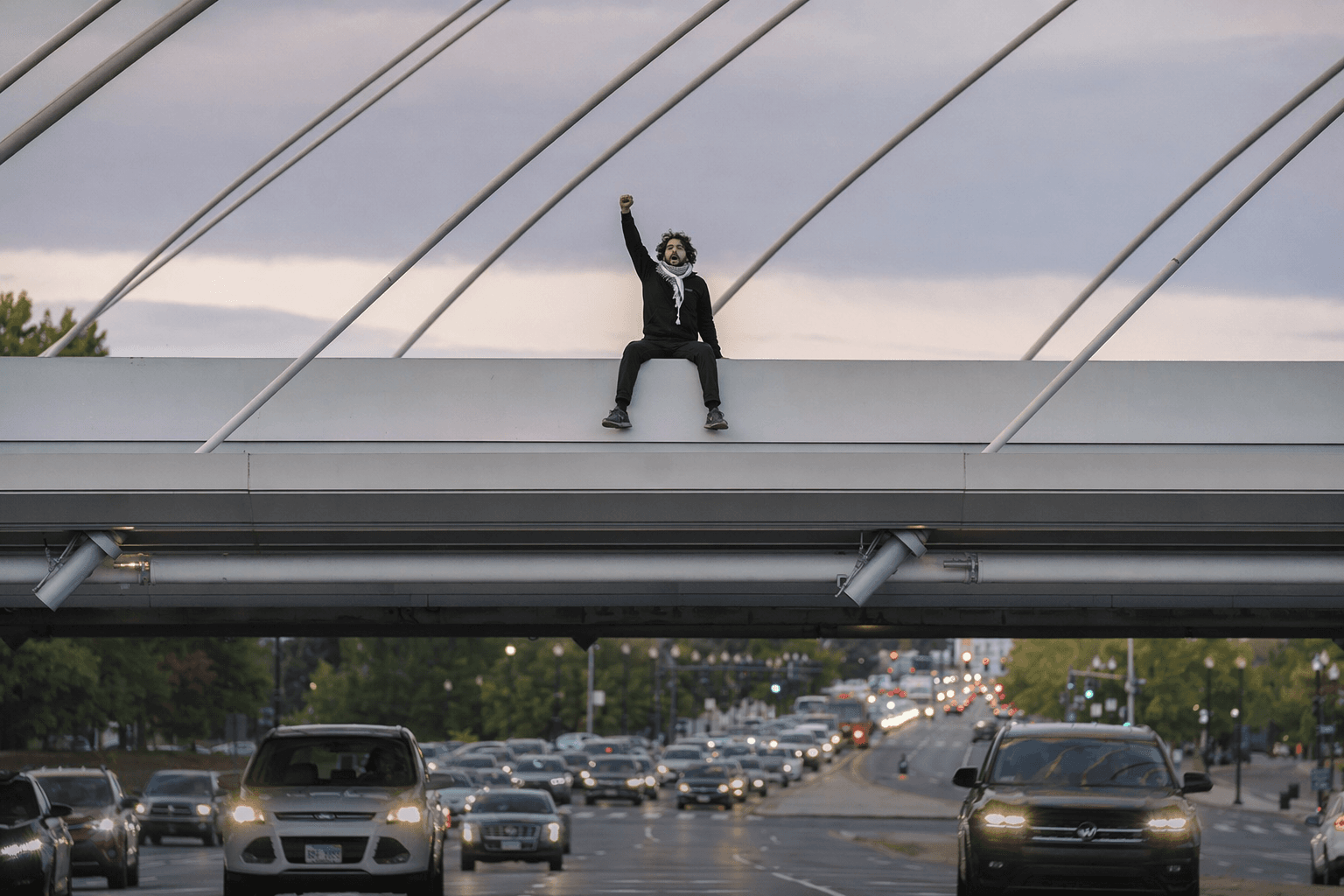 Man climbs D.C. bridge in protest of Iran war, disrupts traffic