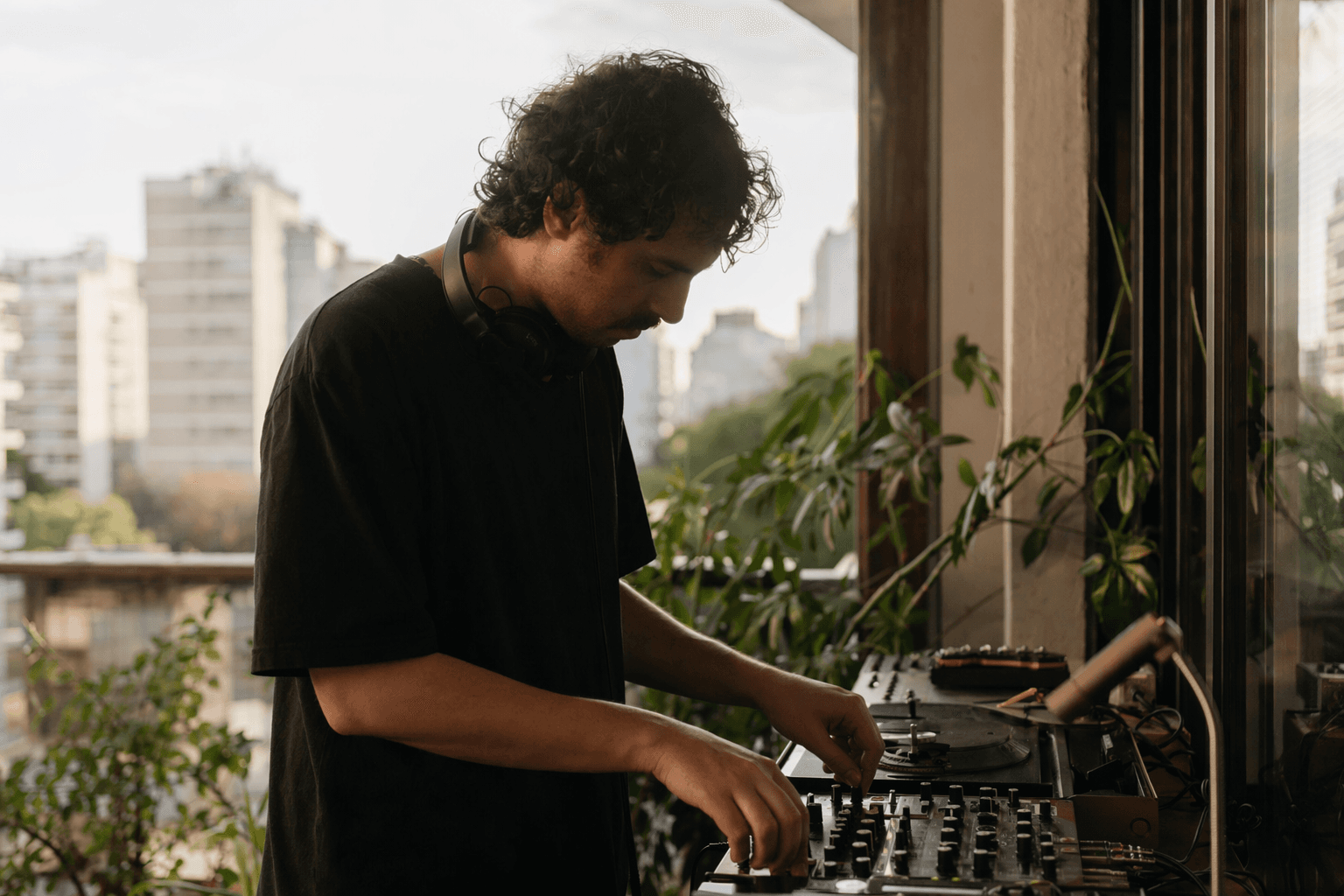 Sideral Tapes #8 extends minimal techno series with dub and peak-time edges