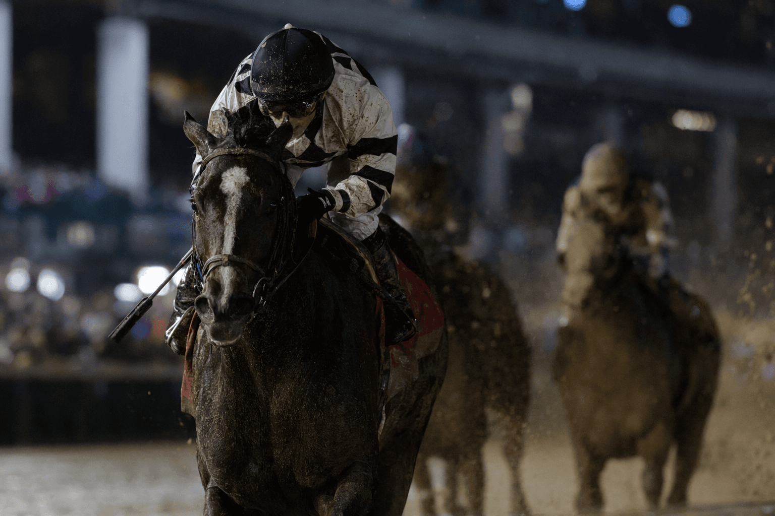 R Disaster steals Derby City Distaff, takes first Grade 1 at Churchill Downs