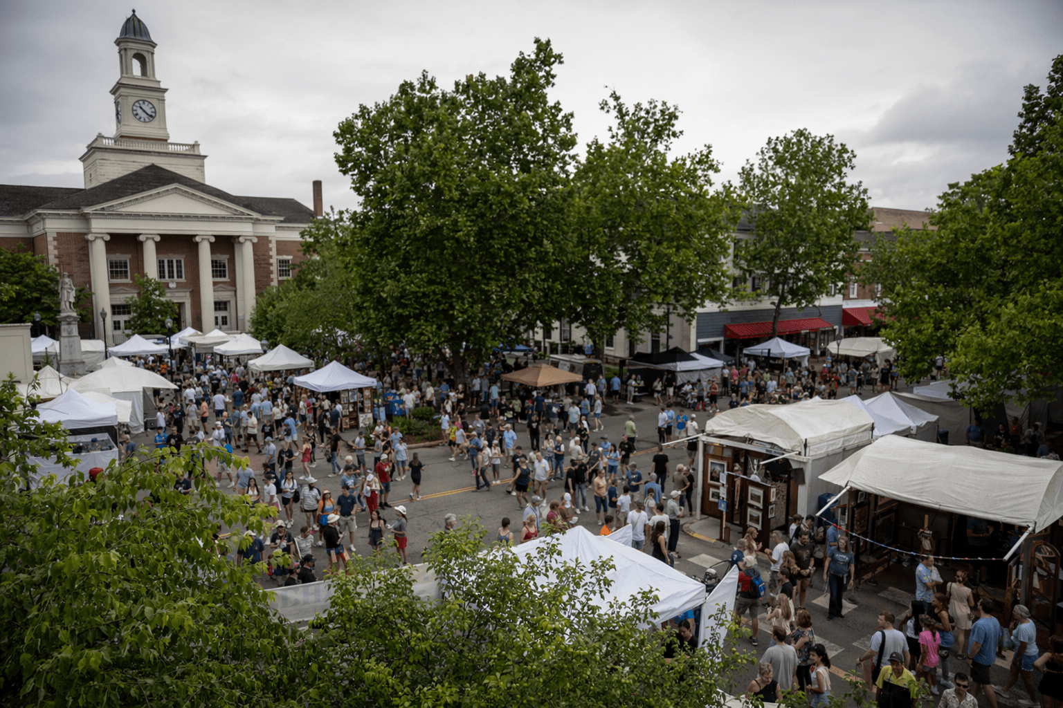 Oxford's Double Decker Festival rebounds after rainy Friday, draws big Saturday crowds