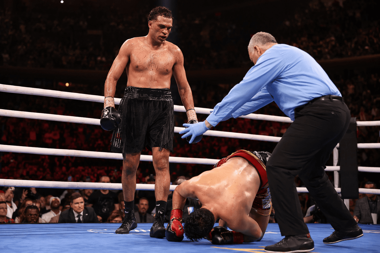 Benavidez stops Ramirez, wins cruiserweight titles to become three-division champ