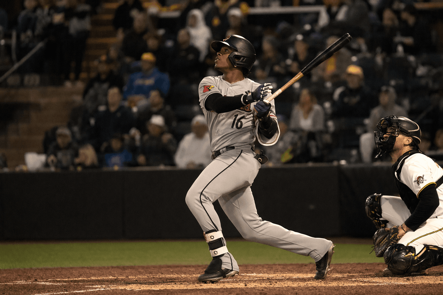 Bats' offense erupts in 12-6 win, clinches series at Iowa