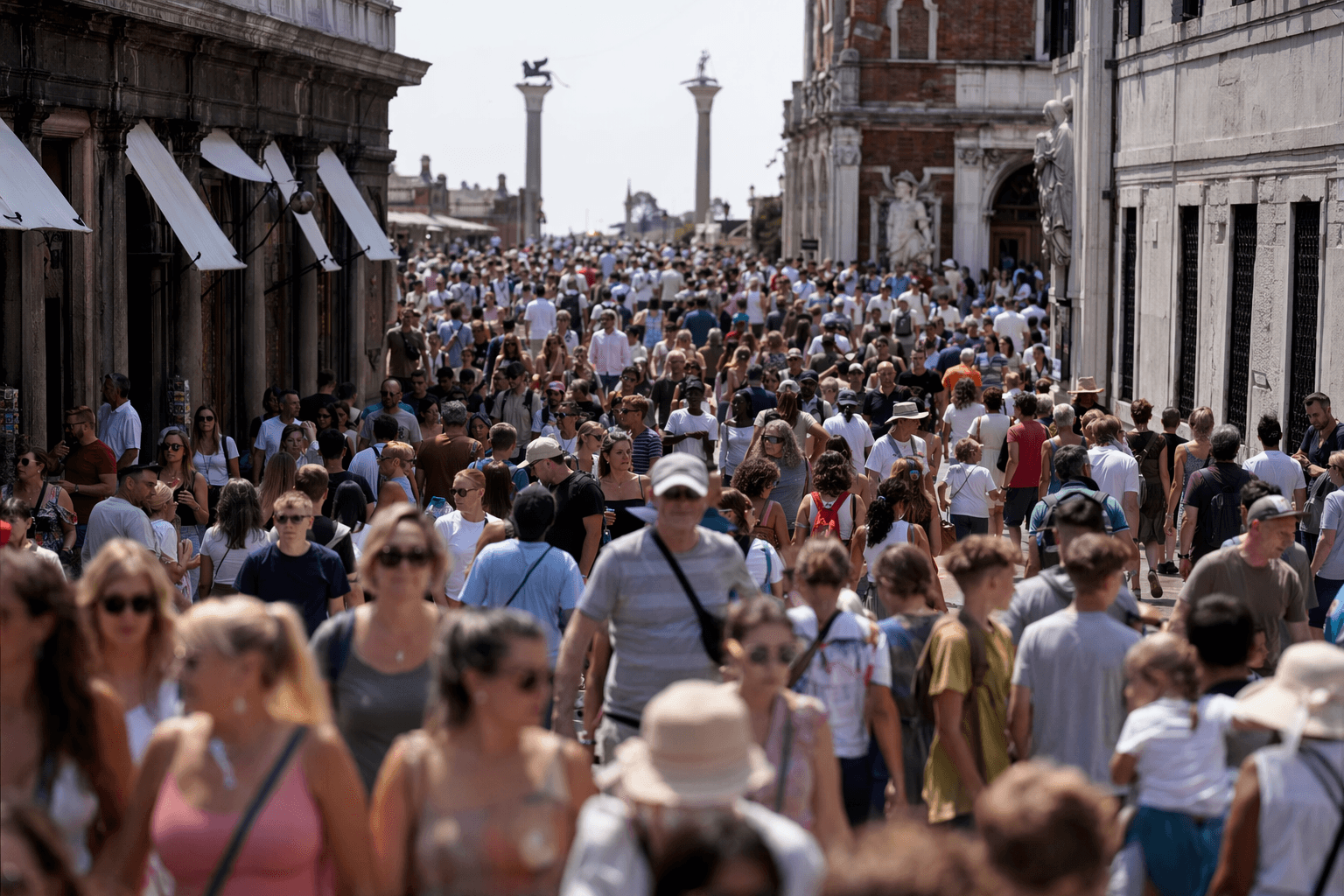 Social Media-Fueled Overtourism Strains Venice, Barcelona and Europe’s Fragile Destinations