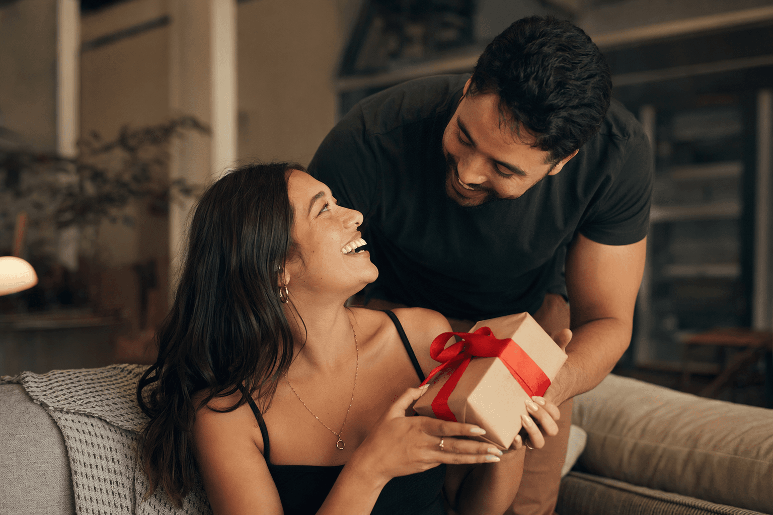 Best Anniversary Gifts for Every Budget, From Keepsakes to DIY Kits