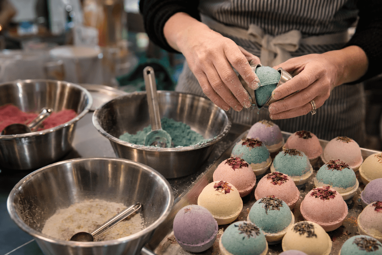 Simsbury workshop lets beginners craft custom bath bombs from scratch