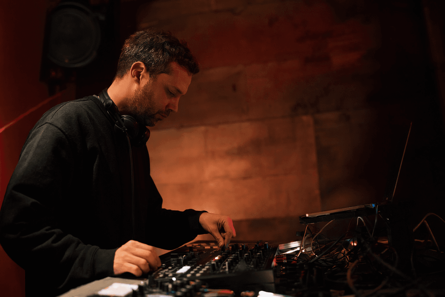 Jump Source trace Montreal minimal techno roots on FOLD companion mix