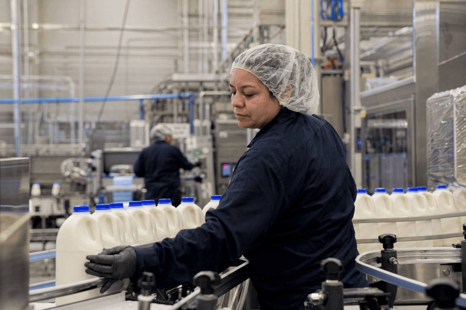 Walmart opens Texas milk plant, adding 400 jobs and boosting dairy supply