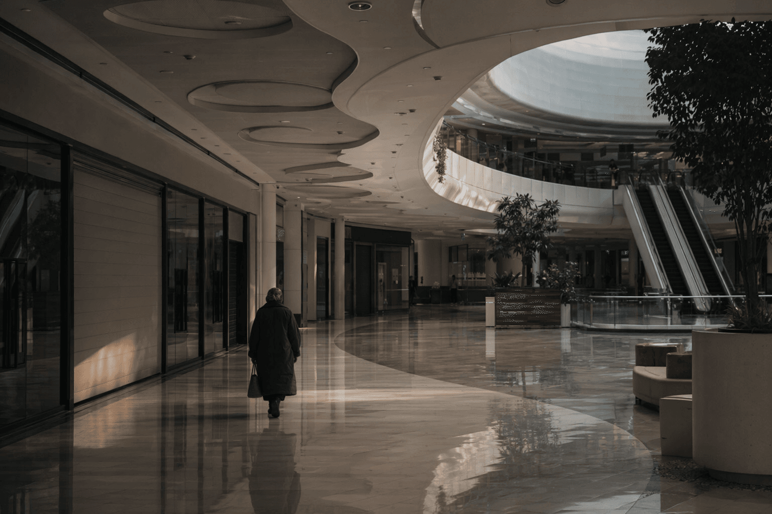 Empty Moscow Mall Symbolizes Strain in Russia’s War Economy