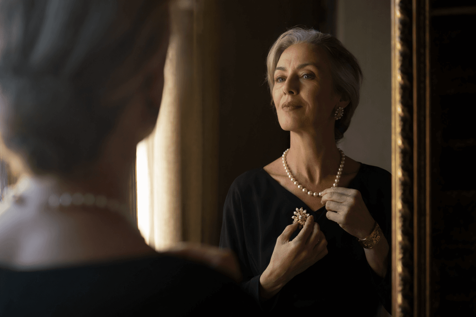Why Vintage Costume Jewelry, Pearls and Brooches Still Feel Modern