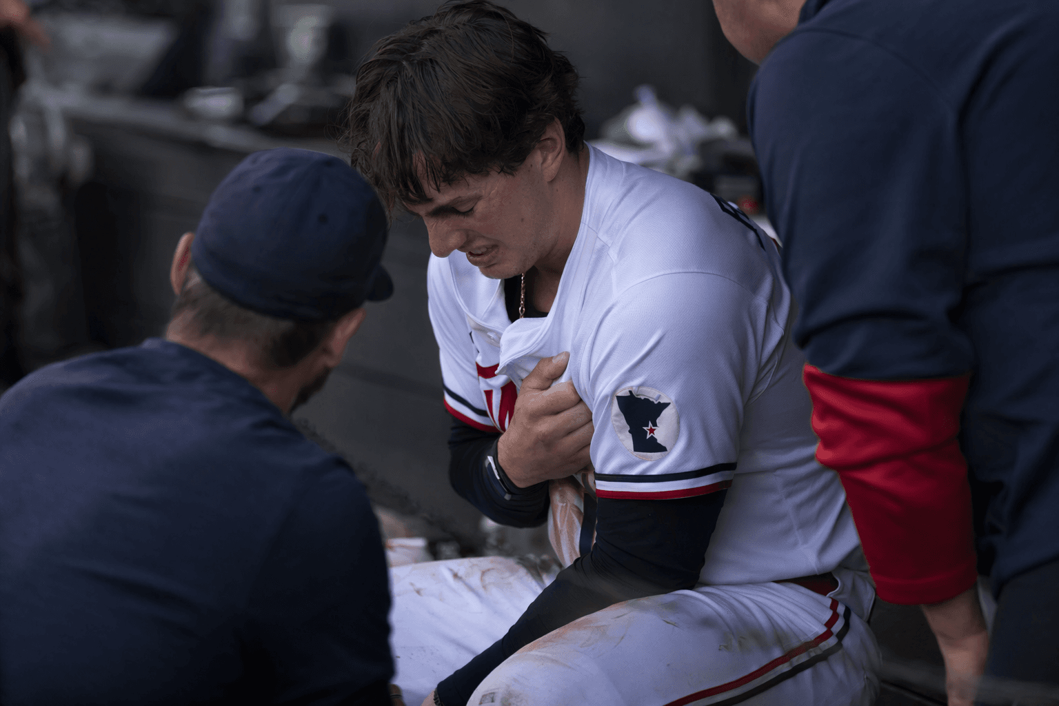 Walker Jenkins exits early after wall crash, shoulder injury feared at St. Paul