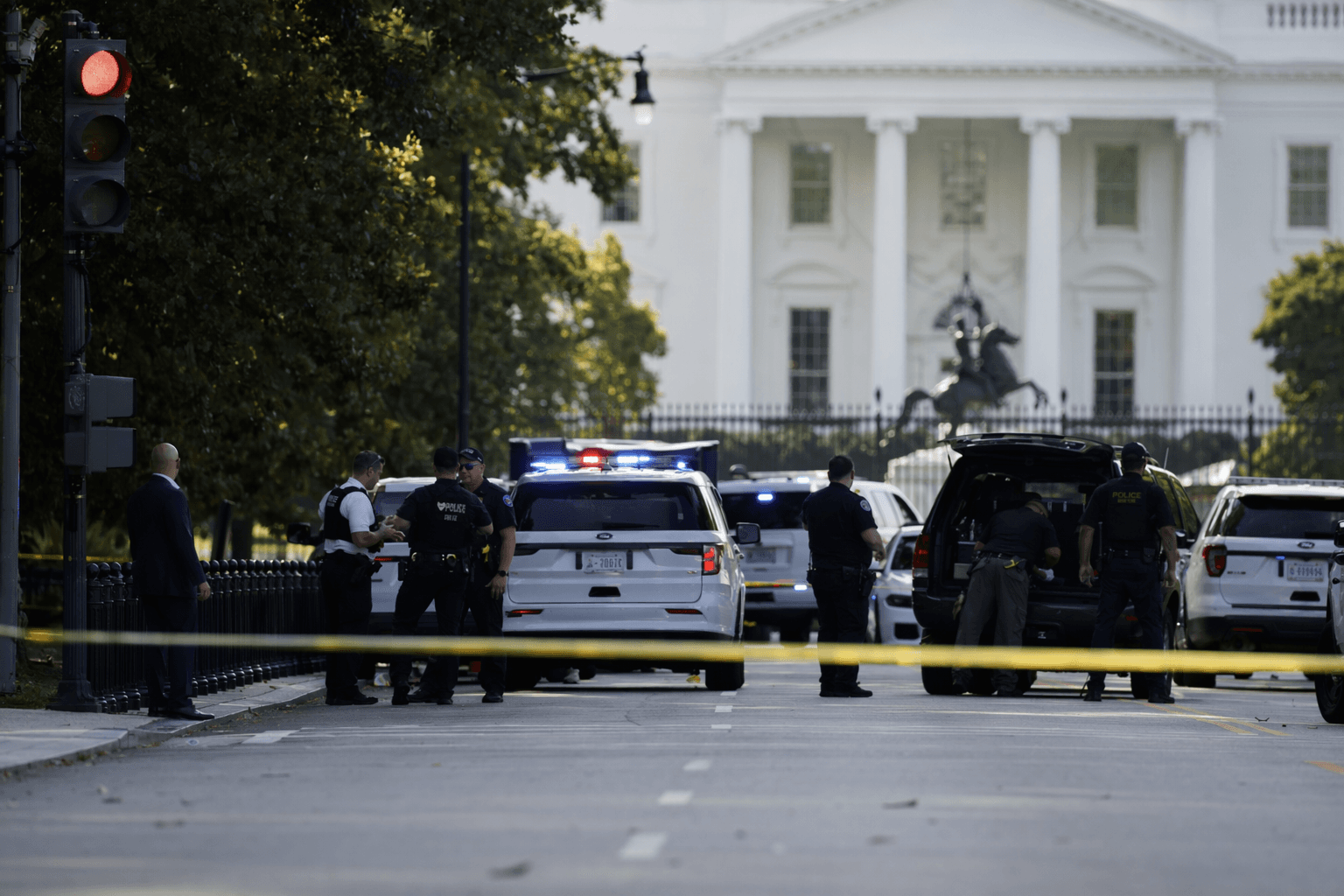 Secret Service shoots armed suspect near White House, juvenile bystander injured