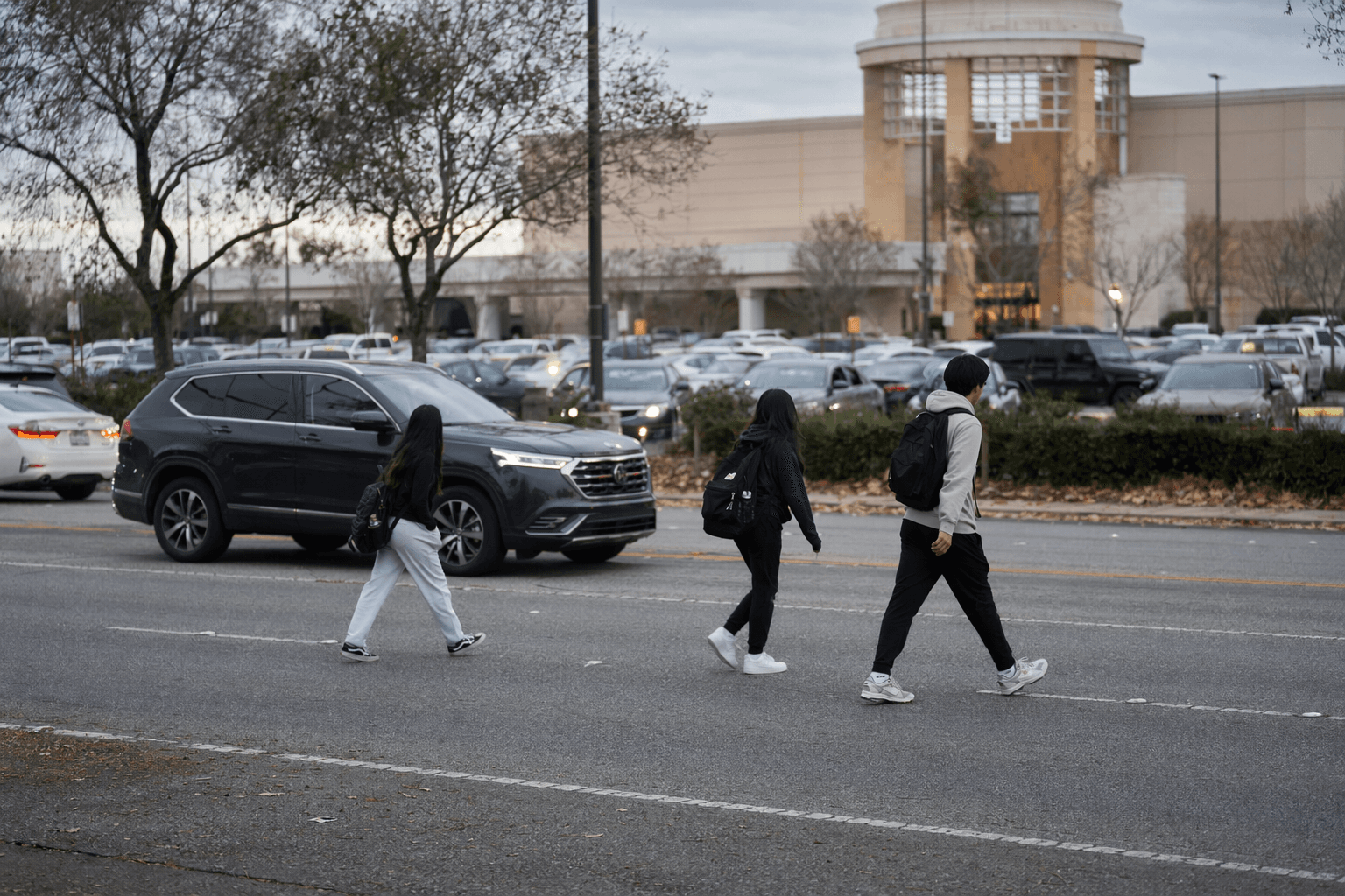 Fresno officials consider fixes for teens' jaywalking near Fashion Fair Mall